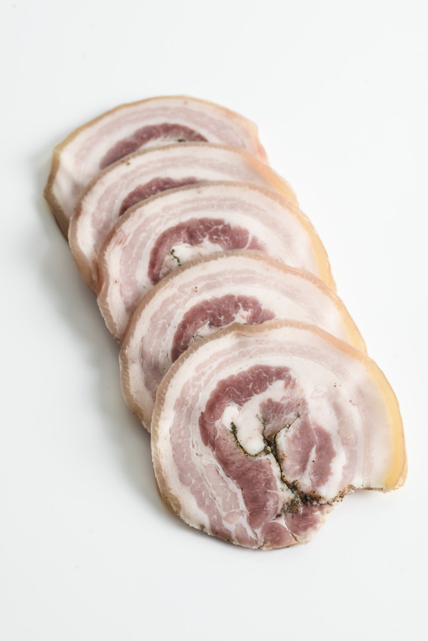 5 tranches poitrine roulée cuite à l'ail des ours | Salaisons du Cayon | Charcuterie à Chambéry, Savoie |