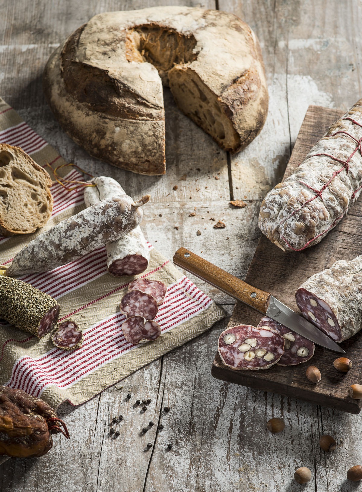 Les Salaisons du Cayon, Ducs de Savoie et Maison Meunier | Fabrication de charcuteries artisanale à Chambéry | Saucissons, viandes séchées, jambon, diots, terrines, fois gras | Charcuterie à Chambéry, Savoie | Photo Anthony Cottarel